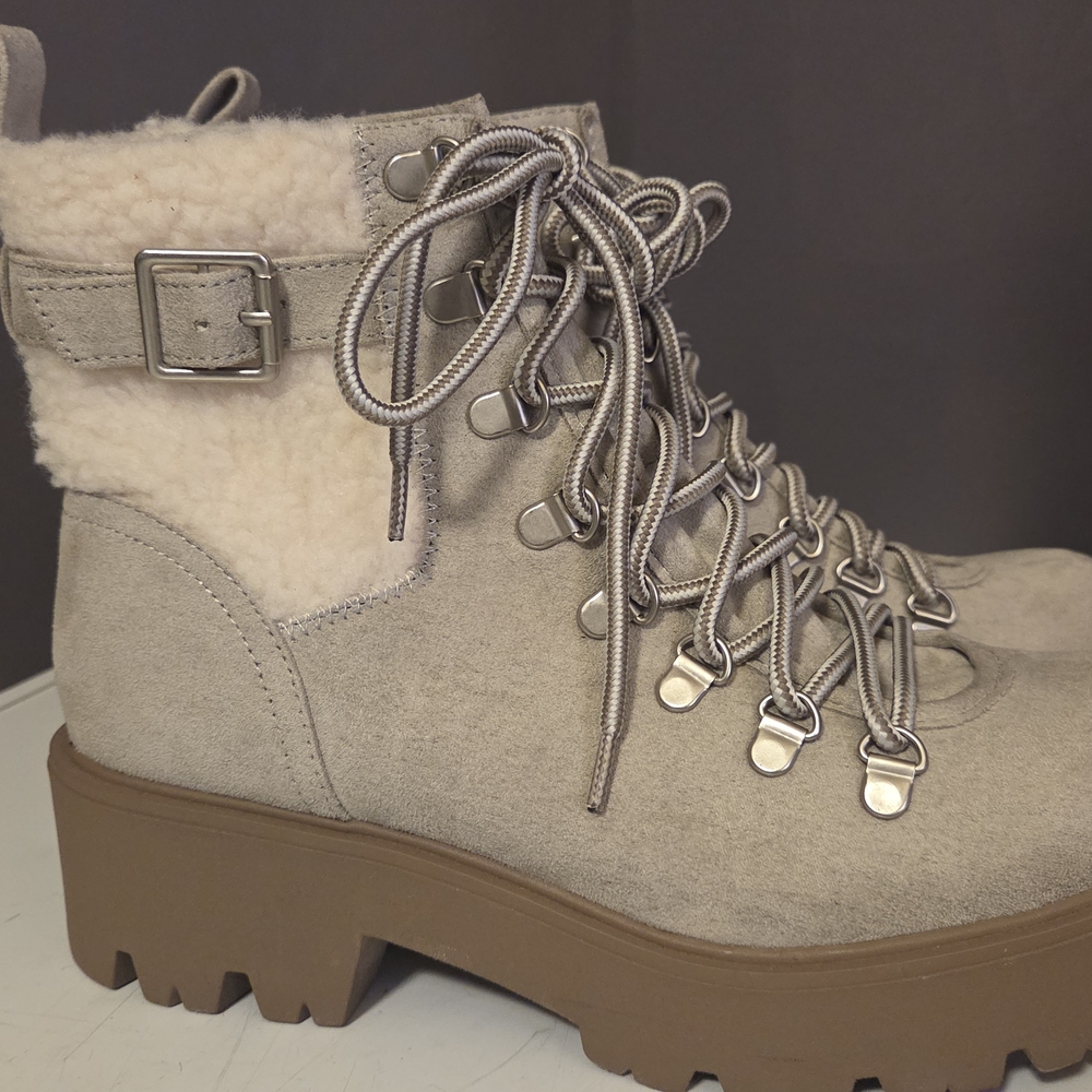 NWT Soda Women's Beige Serpa Lace-Up Ankle Boots 8.5 - Picture 1 of 11